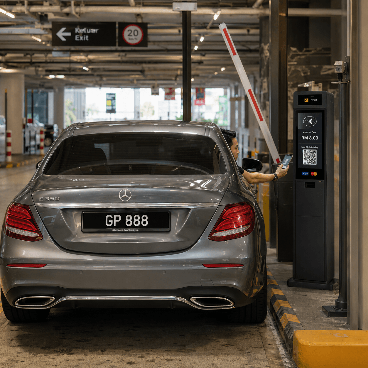 Driver paying at a KipleCity exit terminal